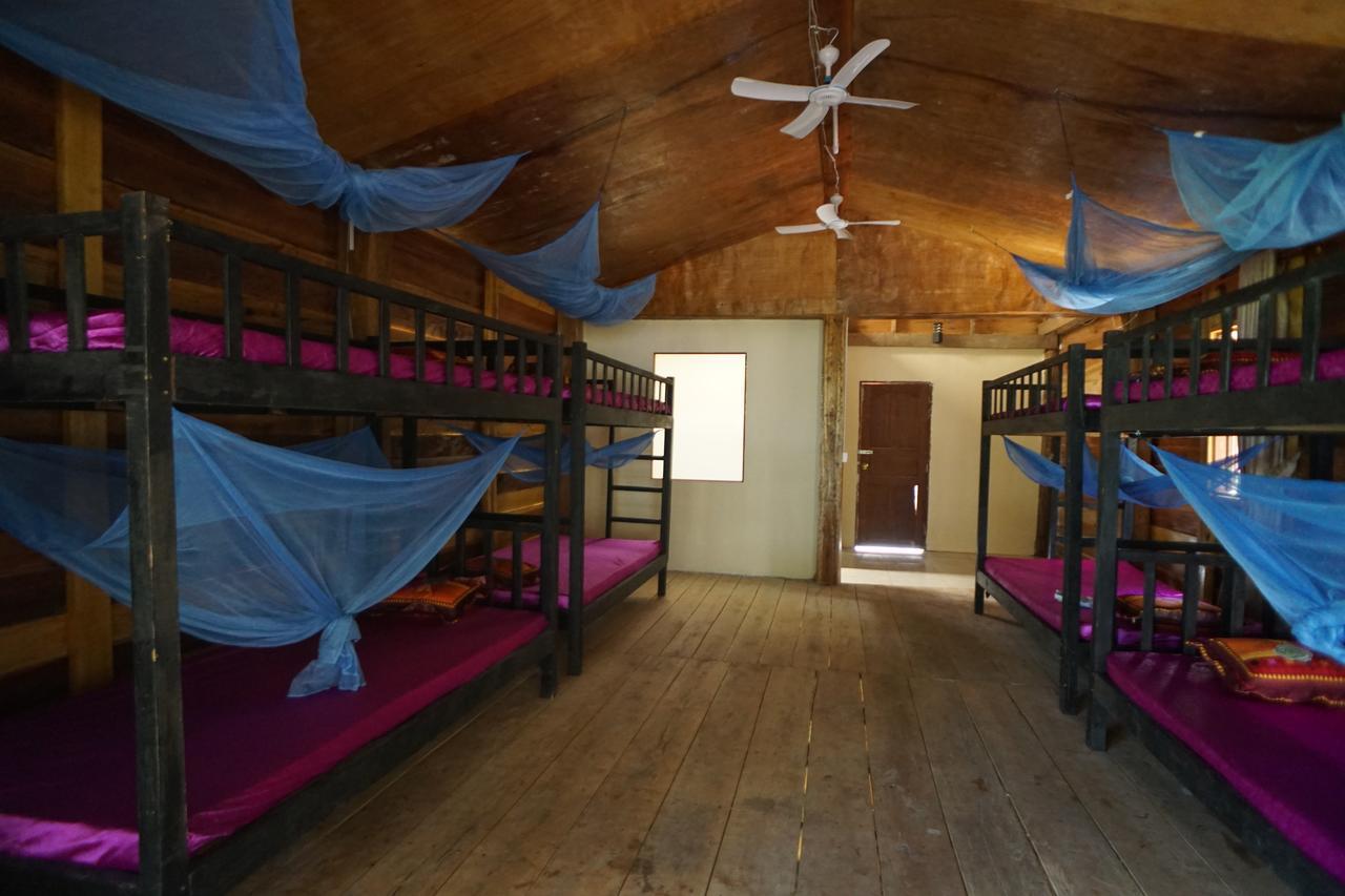 Suns Of Beaches Hostel Кох Ронг Айлънд Екстериор снимка