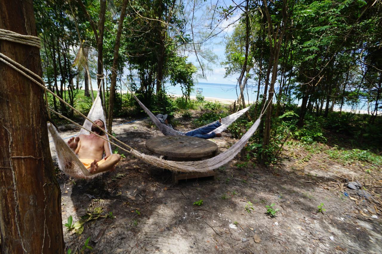 Suns Of Beaches Hostel Кох Ронг Айлънд Екстериор снимка
