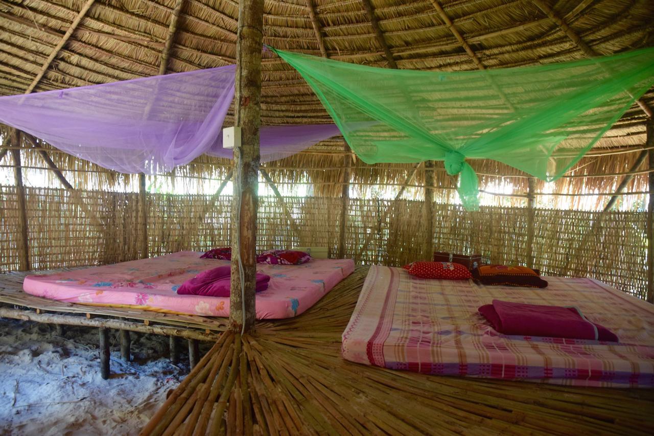 Suns Of Beaches Hostel Кох Ронг Айлънд Екстериор снимка