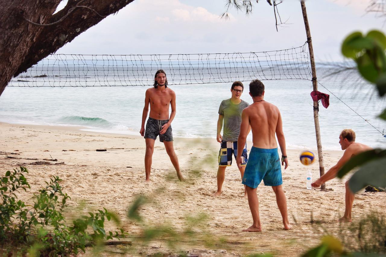 Suns Of Beaches Hostel Кох Ронг Айлънд Екстериор снимка